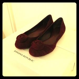 **  Banana Republic Priya Flats