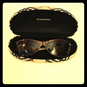 *MAKE AN OFFER!!!* BURBERRY Ladies Sunglasses!