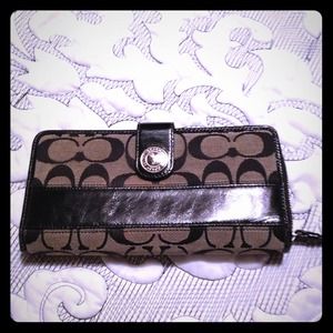 ⚡⚡Final Recuction! Authentic Coach Wallet!