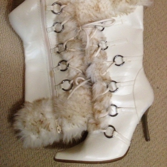 White high heel boots with fur