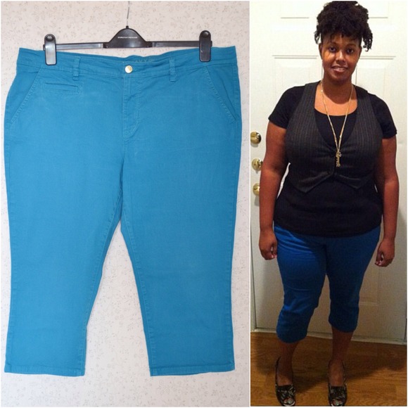 OLD NAVY TURQUOISE DENIM CAPRIS