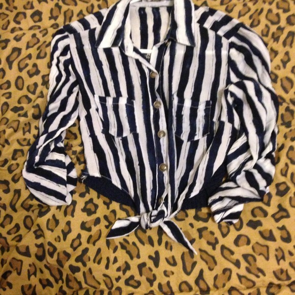 💢Traded💢navy blue striped top