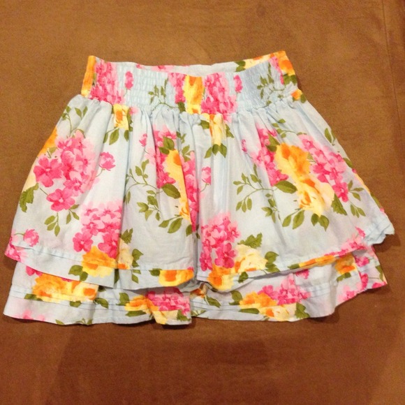 🚫SOLD🚫Pretty A&F Blue Floral Mini Skirt