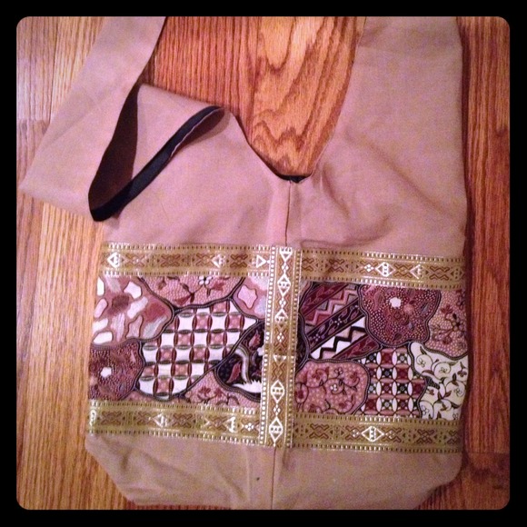 Nice shoulder bag with zip closing