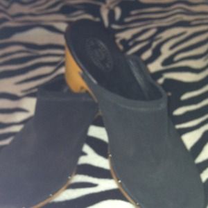 Black suede American eagle clogs