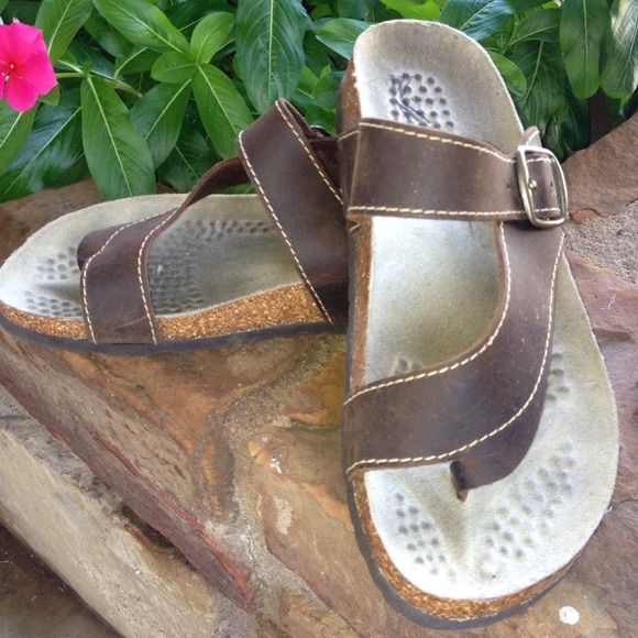 White Mt sandals size 7