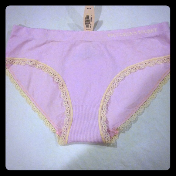 📌Bundled📌Victoria's Secret pink and lace panties