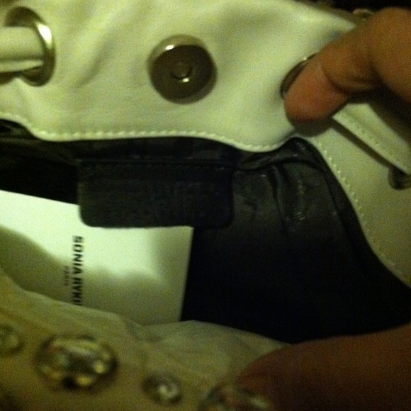 White silver crystal embellished purse - Picture 2 of 4