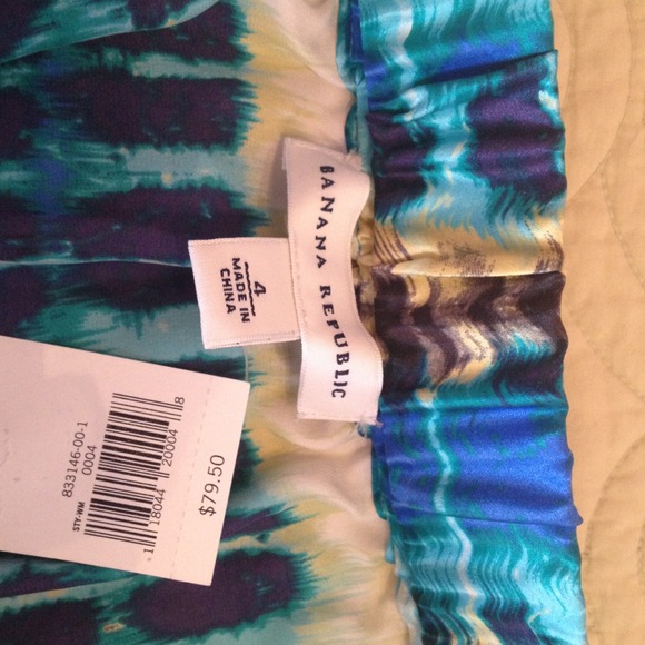 Size 4 Silk Banana Republic Skirt - Picture 1 of 2