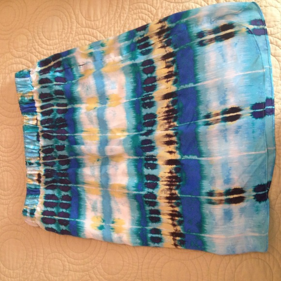 Size 4 Silk Banana Republic Skirt - Picture 2 of 2