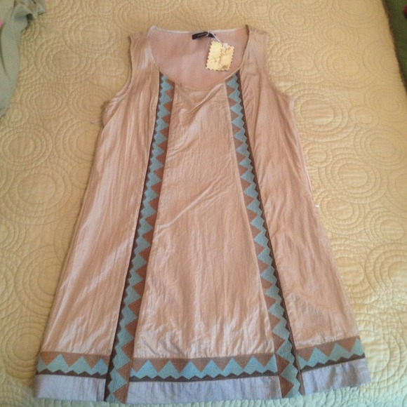 theme Dresses & Skirts - Size Medium Theme Dress