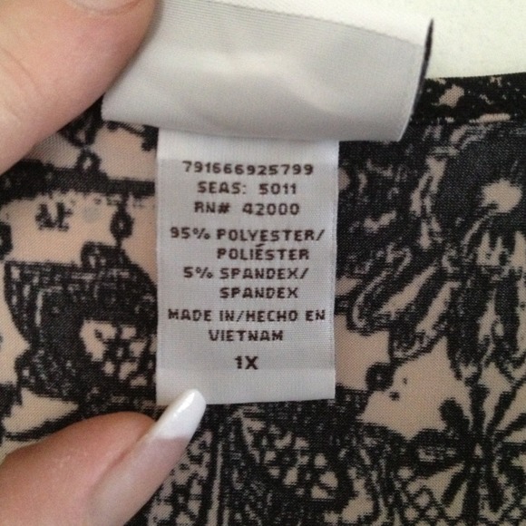 🚫Sold in Bundle🚫Dressy Butterfly Sleeve Shirt. - Picture 2 of 3