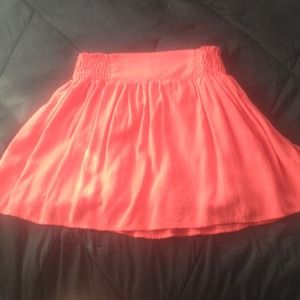 Short coral skirt