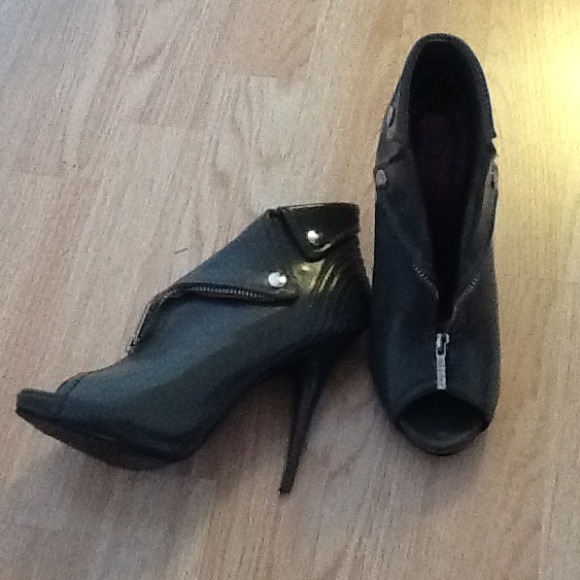 $$Sold$$ Michael Antonio pewter grey heels - Picture 2 of 4