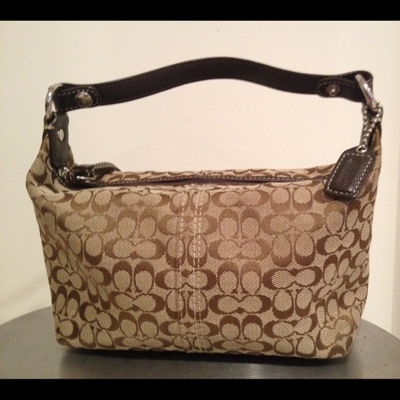 Authentic Coach signature purse. Great condition