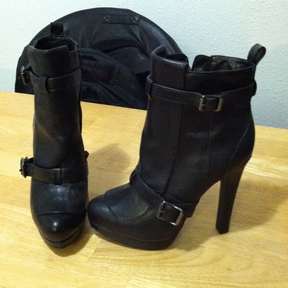 Adorable Vera Wang Boots