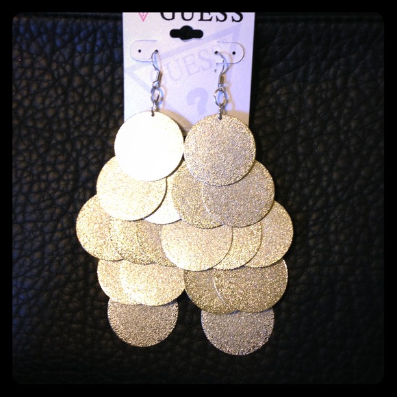 🆕 Silver circle disc cascading Guess earrings 💕