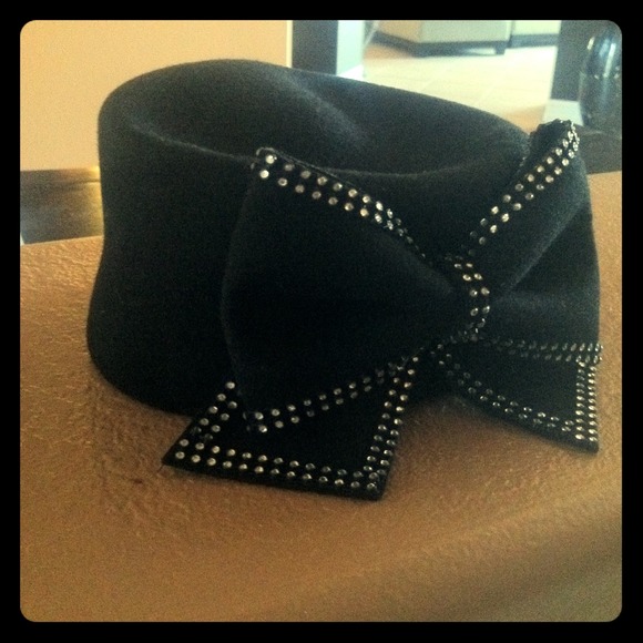 Adorable Icing Bow Hat! NWT! 💗