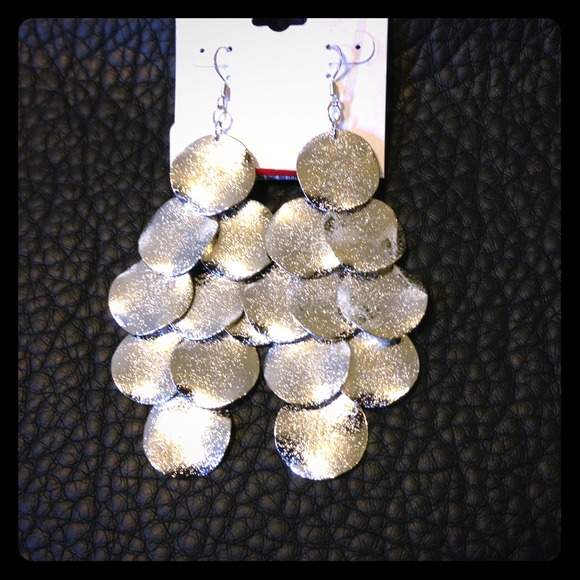 🆕Curved circle disc cascading Guess earrings💕