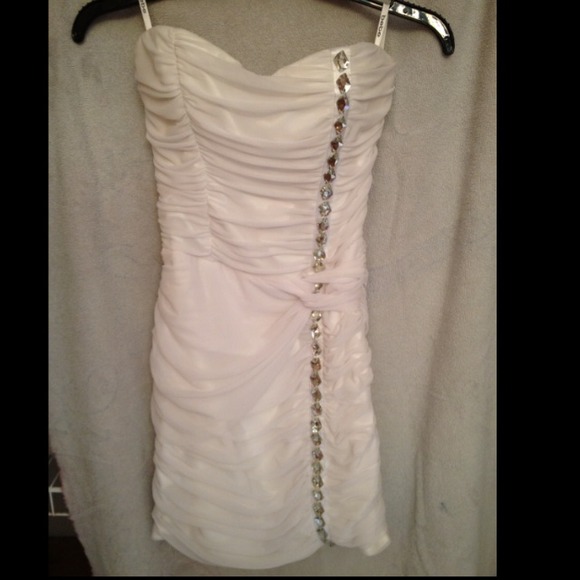 Short white bebe dress! - Picture 1 of 2