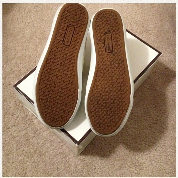 ❌❌SOLD❌❌Authentic COACH Barrett shoes - Picture 2 of 4