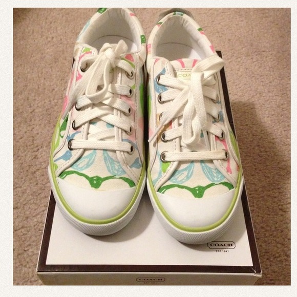 ❌❌SOLD❌❌Authentic COACH Barrett shoes - Picture 4 of 4