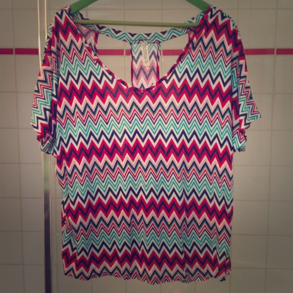 ❌TRADING❌📬📦Chevron Print Top