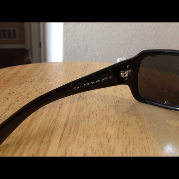 Ralph by Ralph Lauren sunglasses😎 - Picture 2 of 5