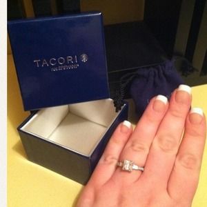 STUNNING 2KT PRINCESS CUT RING