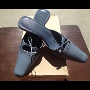 ***** SOLD ****COACH CARLY LEATHER SLIDES - SZ 7.5