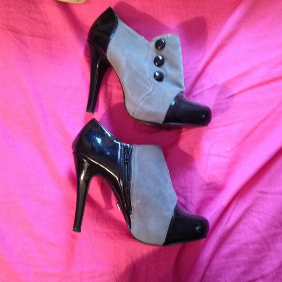 Platform button heel