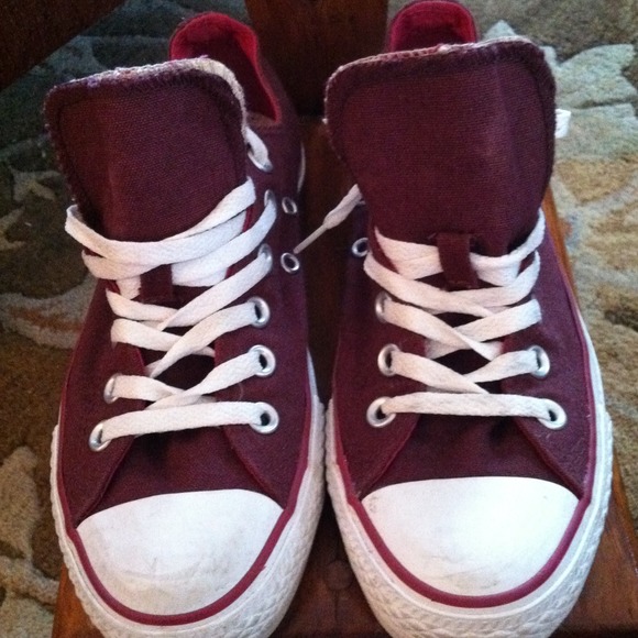 🚫🚫SOLD Maroon converse (chucks)