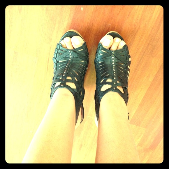 Wedges black