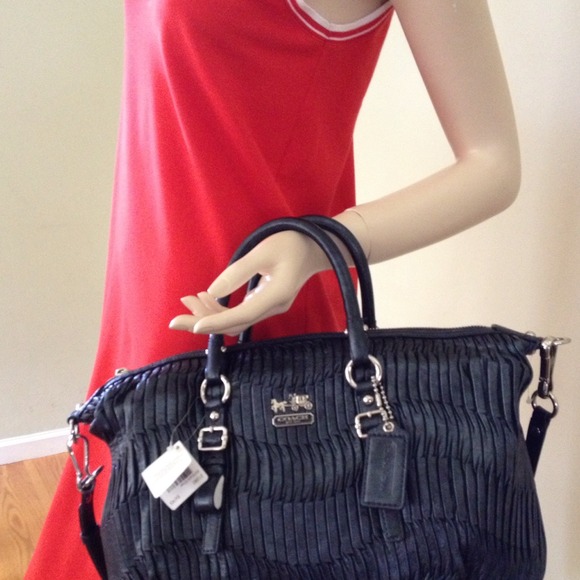 ❌ SOLD ❌ Coach Madison Gathered Juliet Black MSRP - Picture 3 of 4