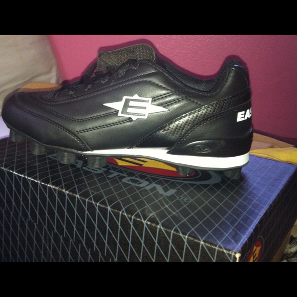 Brand new baseball shoes - Picture 1 of 2