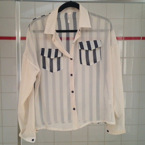 ❌TRADING❌📬📦Cream and Navy Blue Sheer Blouse