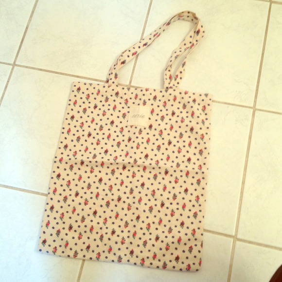 Aerie Tote