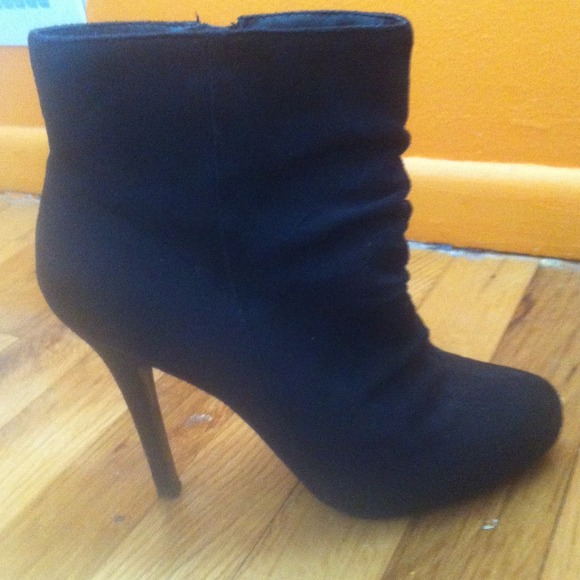 🔴SOLD🔴 Black booties - City Classified size 7 - Picture 2 of 2