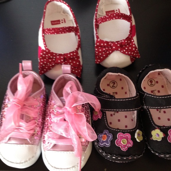 Other - 💗👣Bundle of Baby Girl Shoes👣💗