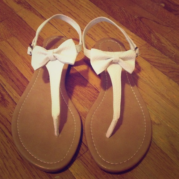 🎉REDUCED Cute Bow Sandals