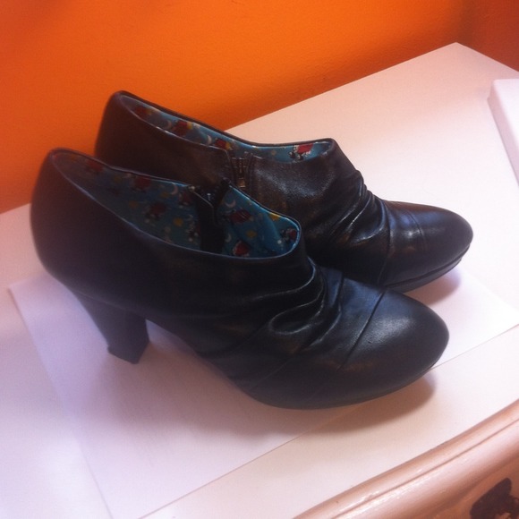 💥Reduced💥 Irregular Choice Booties sz 7.5