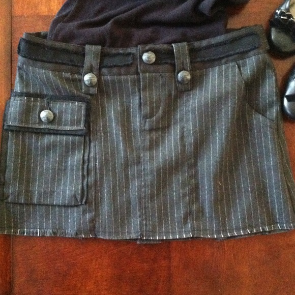 Blk tank, fun skirt and blk flats!! - Picture 2 of 4