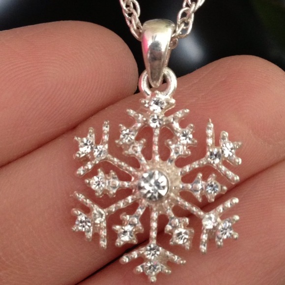 *SOLD* Snowflake Necklace - Picture 2 of 4