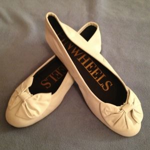 Pinwheels white flats