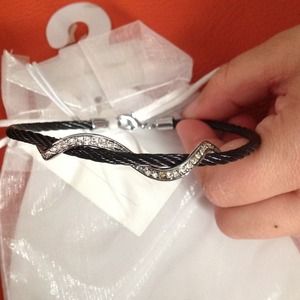 ⬇Unique black cable bracelet, make me an offer!!!!