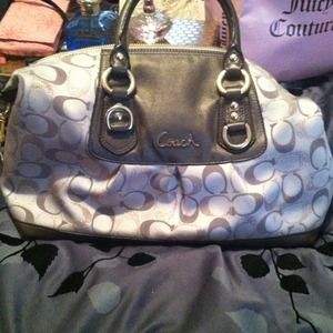 ⭐no longer available ⭐COACH Ashley style handbag!