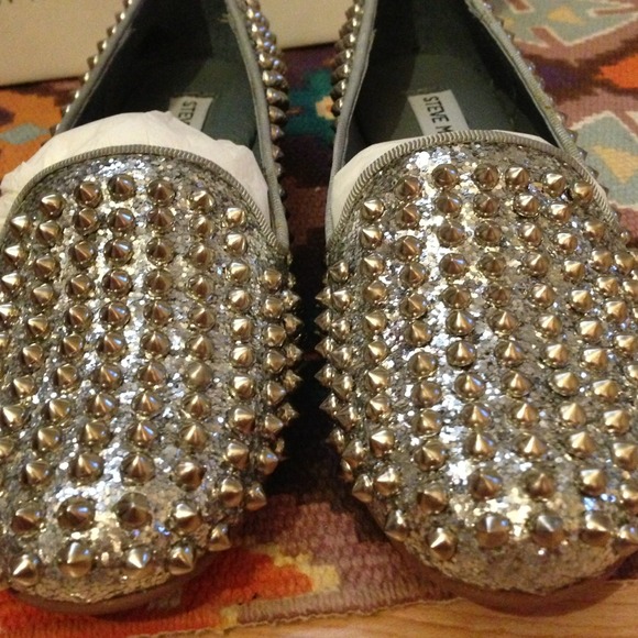 ❌BUNDLED❌Steve madden silver studded loafers - Picture 2 of 4