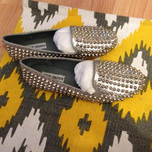 ❌BUNDLED❌Steve madden silver studded loafers - Picture 4 of 4