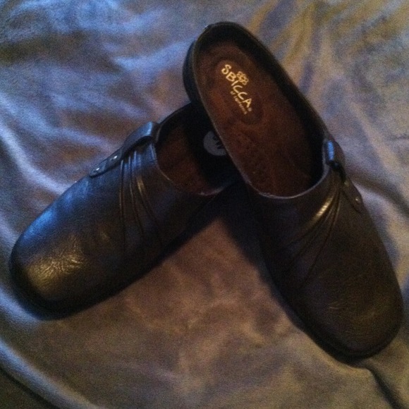 Never been worn brown shoes
