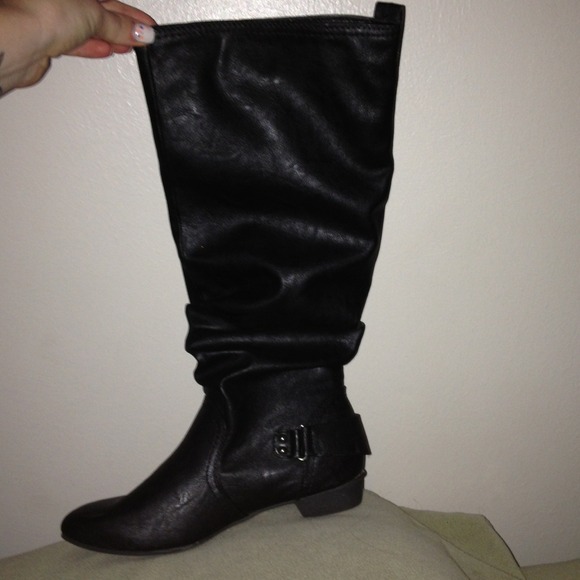 Faux leather boots worn twice - Picture 2 of 3